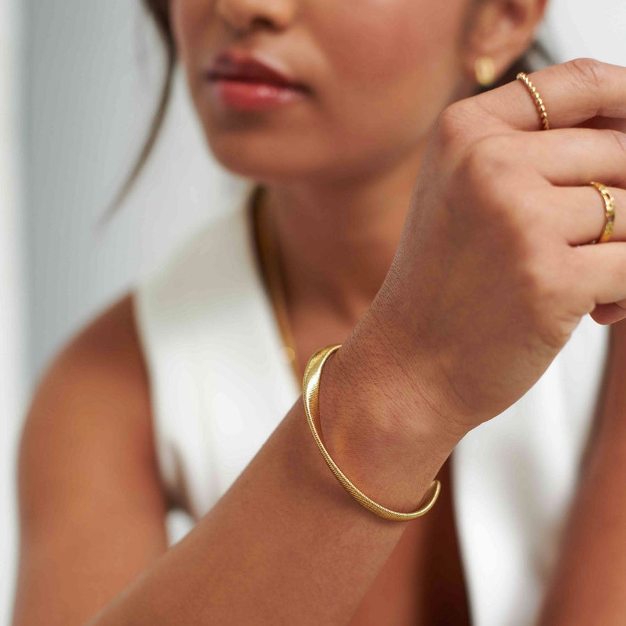 Ribbed Twist Bangle